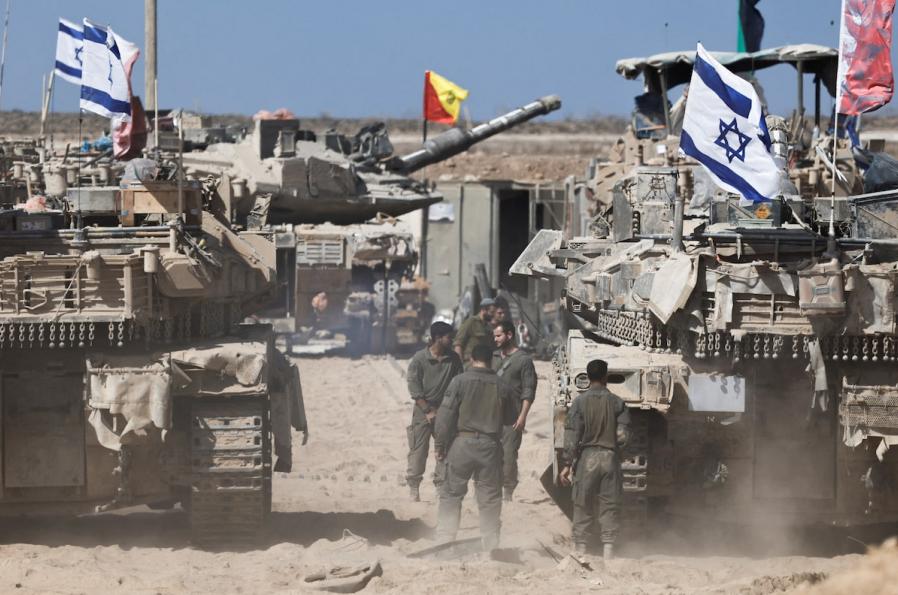 黄金交易提醒：中东冲突推升避险需求，金价高位震荡格局延续