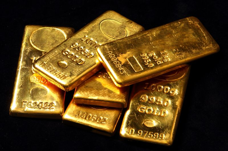 美联储降息预期升温，黄金受关税避险驱动，交易策略解析