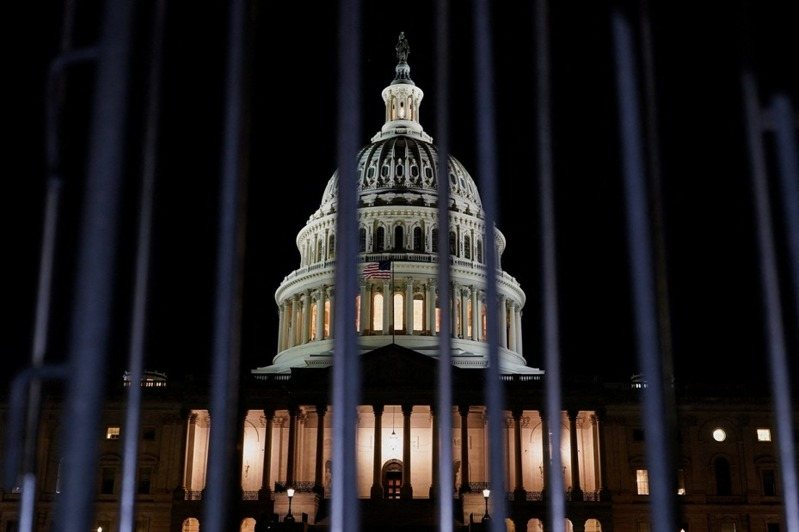 黄金交易提醒:美国政府停摆,金价再创新高,3900.00关口仅一步之遥